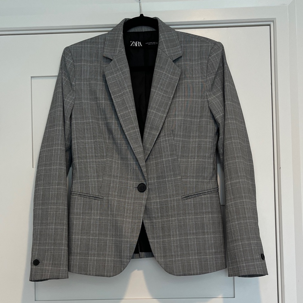 Zara women’s Checkered Gray Blazer